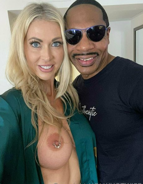 hollyhotwife OnlyFans schlank