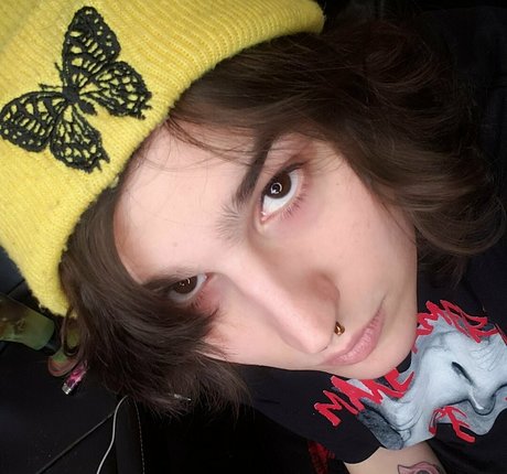 skyyshark OnlyFans schlank