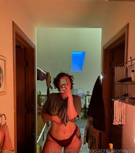 xxsacredhoneyxx OnlyFans Lesbisch