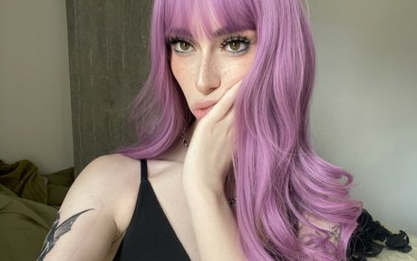 Aria Faye Oben ohne OnlyFans