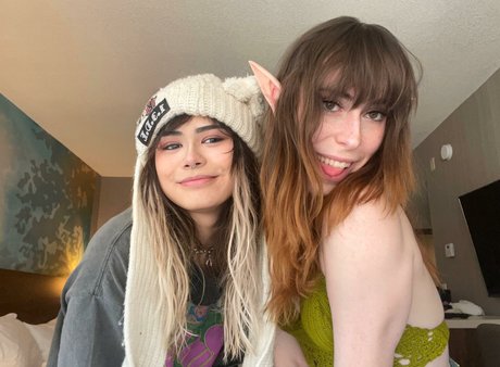 Aria Faye Oben ohne OnlyFans