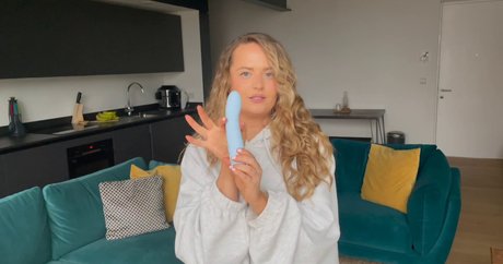 The Girl In Lingerie Neuer OnlyFans Leak