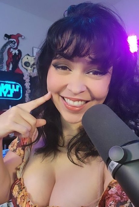 Pinksaltmoon OnlyFans Striptease