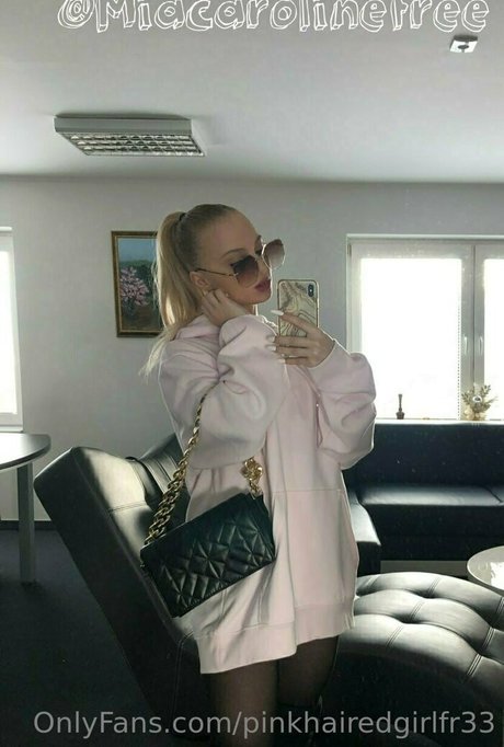 pinkhairedgirlfr33 OnlyFans Bilder