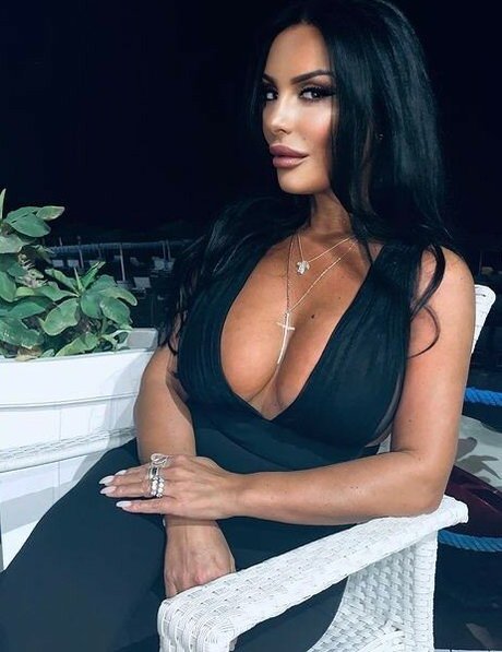 Silvia Iacucci OnlyFans Model Bilder