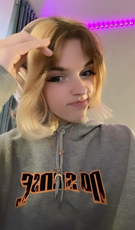 Shadsi OnlyFans nackte Brüste