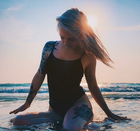 Nicholena OnlyFans Model Bilder