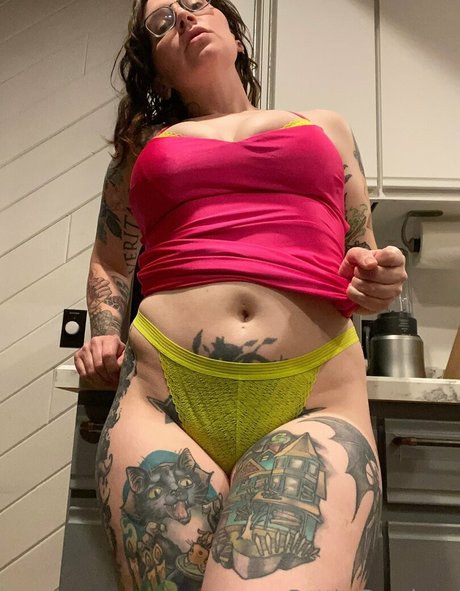 Bettie Bondage Nacktbilder von OnlyFans