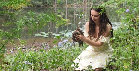 Mother The Mountain Farm Nackt