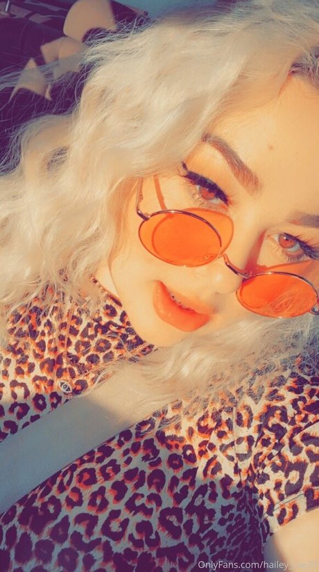 hailey rae20 OnlyFans Striptease