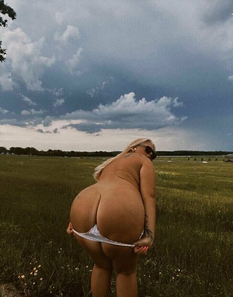 kallherkittyy OnlyFans Striptease