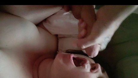 hornythickwife2 OnlyFans Nacktbilder