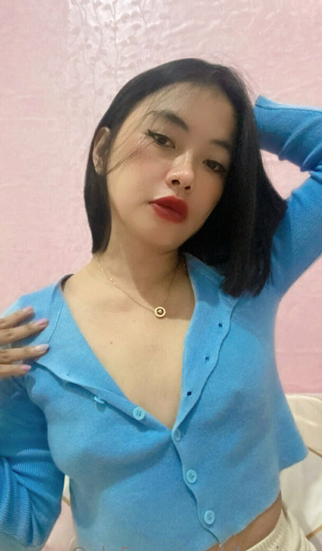 chaniasa Oben ohne OnlyFans