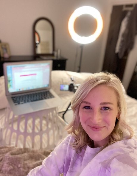 Cassie Popcorn Brüste OnlyFans