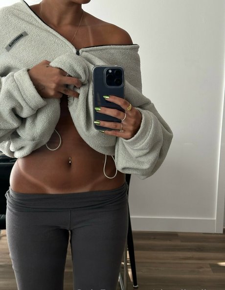 Claudia Tihan OnlyFans Arsch Leak