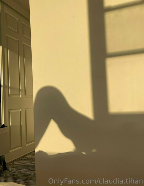 Claudia Tihan OnlyFans schlank