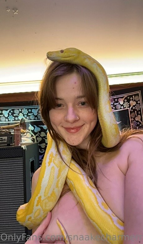 snaakecharmerr OnlyFans nackt