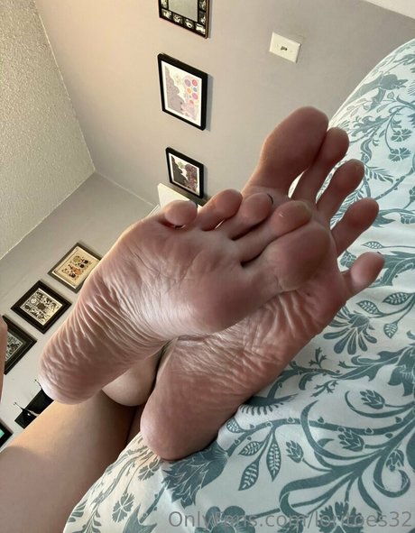 loritoes32 OnlyFans Nacktbilder