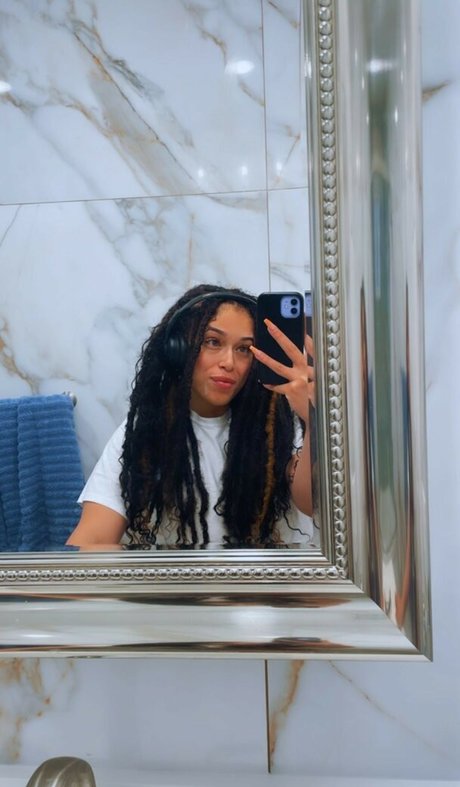 safiyaswrld OnlyFans Model Bilder