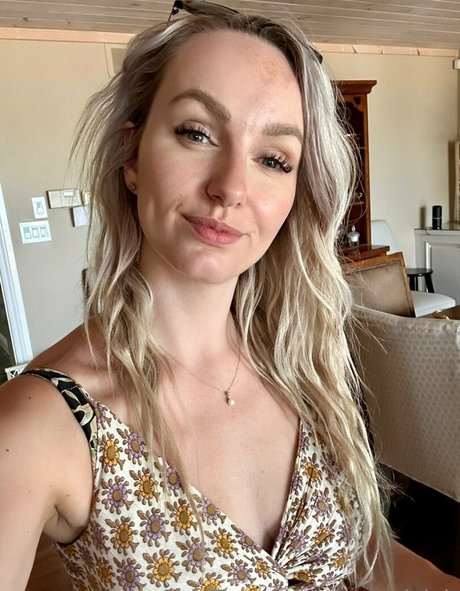 nurseryleigh OnlyFans Model Bilder