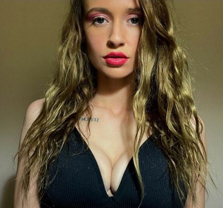 obey genevieve Nacktpornos auf OnlyFans