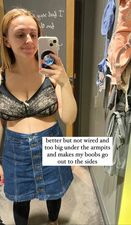 Hannah Witton OnlyFans Striptease