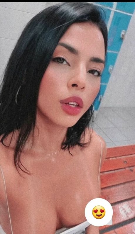 Juju Bellini OnlyFans Striptease