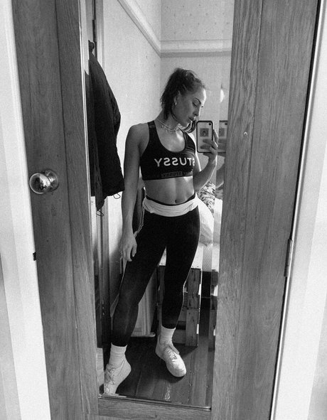 saintjessie OnlyFans Striptease