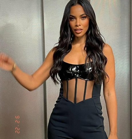 Rochelle Humes OnlyFans nackte Brüste