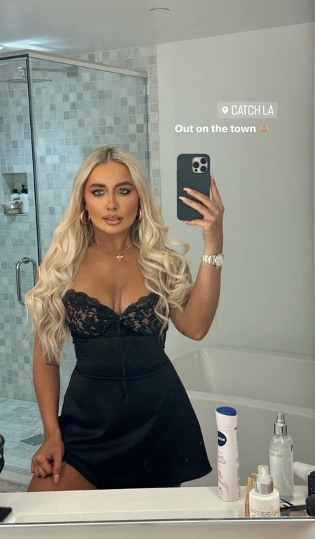 Saffron Barker OnlyFans Brüste Bild