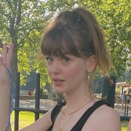 Maisie Peters Nackt auf OnlyFans