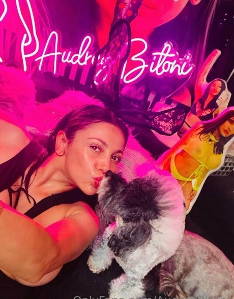 audreybitoni OnlyFans Pornografie