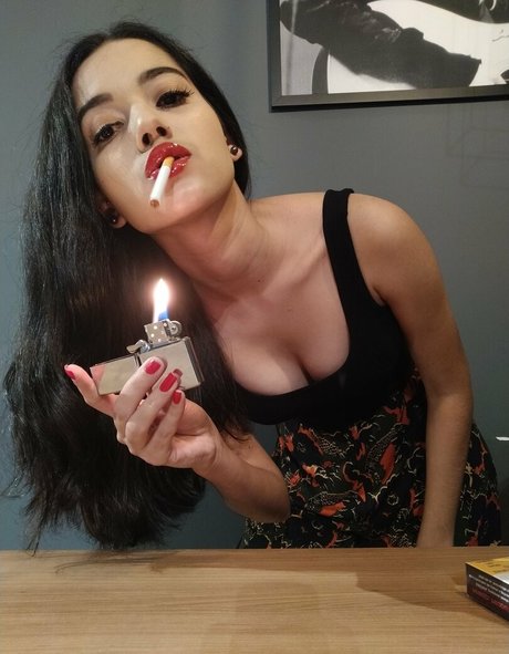 thebeautyofsmoking OnlyFans Pornografie