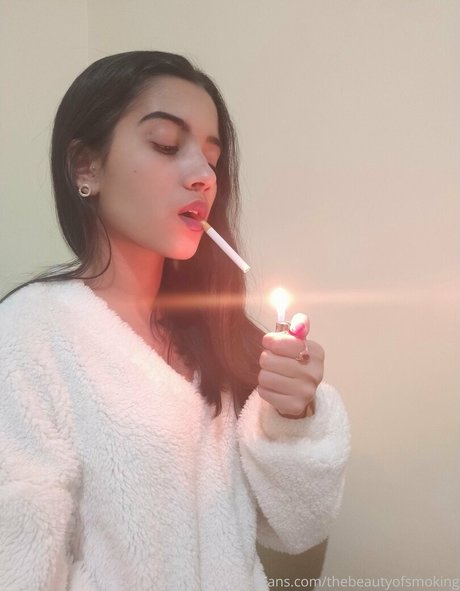 thebeautyofsmoking OnlyFans-Bilder