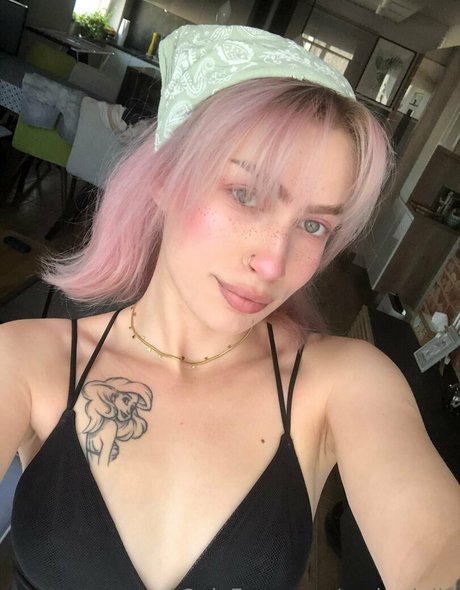 emiardeli2 OnlyFans Striptease