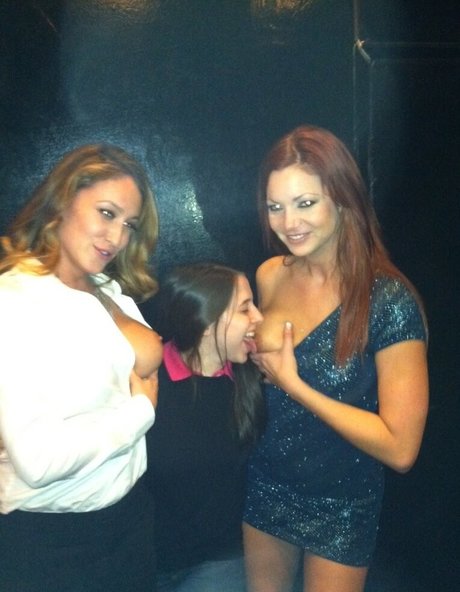 Esther Povitsky Nacktbilder von OnlyFans