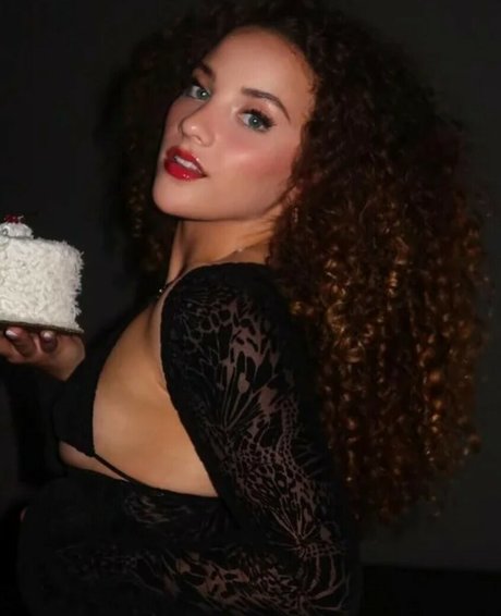 Sofie Dossi Nackt OnlyFans