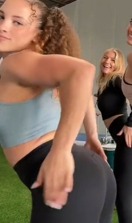 Sofie Dossi Nacktbilder von OnlyFans