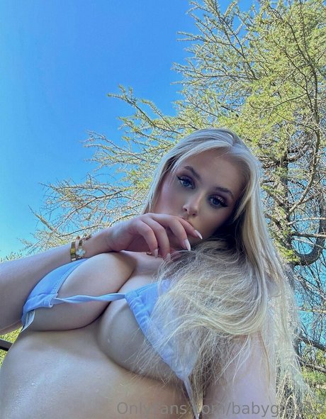 babygirl213 OnlyFans Model Bilder