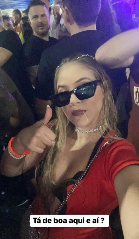 Laurinhafeer OnlyFans nackte Brüste