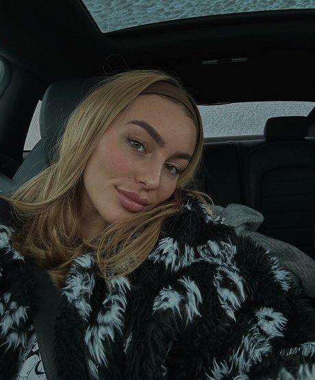 Danielle Tilly Wright Nackt