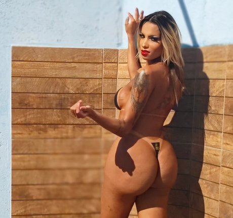 Carine Kishi OnlyFans-Model