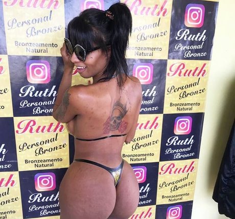 Carine Kishi OnlyFans Nacktbilder