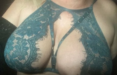 uniquilyyours OnlyFans nackte Brüste