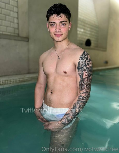 ivotwinkfree OnlyFans Striptease