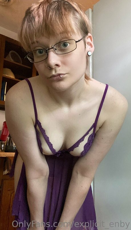 explicit enby Nacktbilder von OnlyFans geleakt