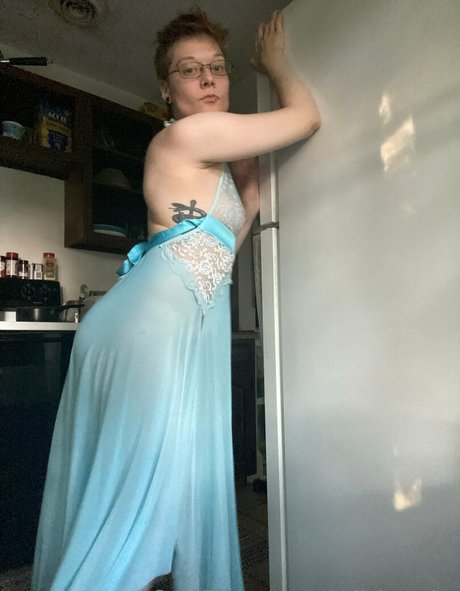 explicit enby OnlyFans-Model