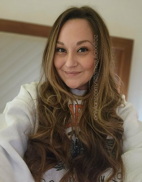 littlemissjuliaxxfree Leaked OnlyFans Fotos