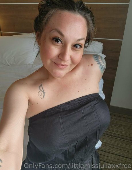 littlemissjuliaxxfree Nacktbilder von OnlyFans geleakt