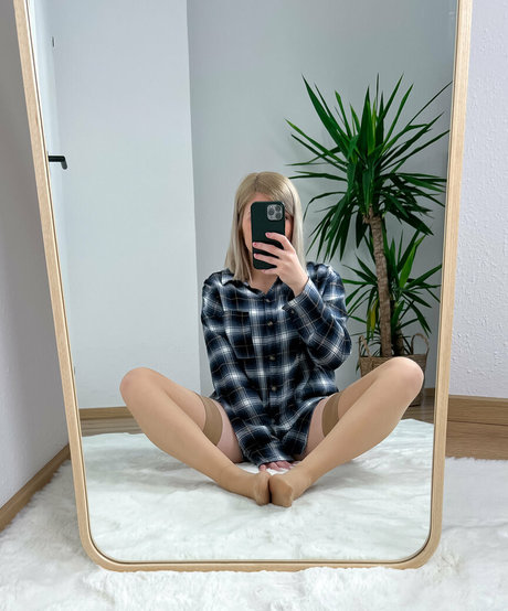 bellas paws OnlyFans